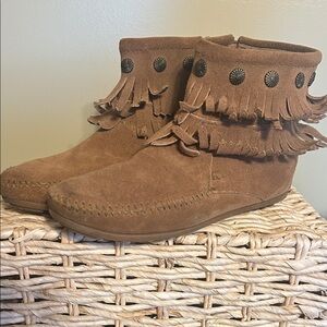 MINNETONKA Fringe Suede Ankle Boots in Chestnut Brown